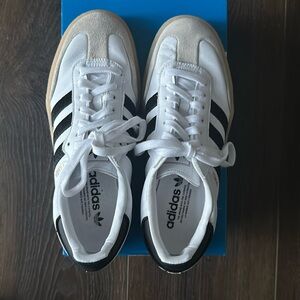 White and Black Adidas Sambae Women size 8.5 
Wore once